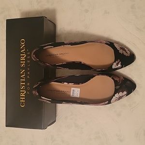 Ladies size 11W floral shoes